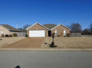 100 Lancaster Dr, Medina, TN 38355