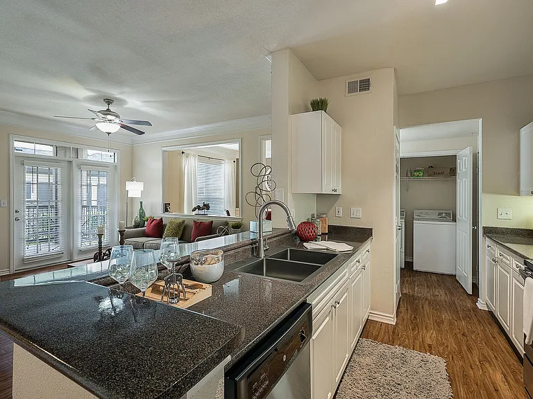 Lake Pointe Apts — Photo 6