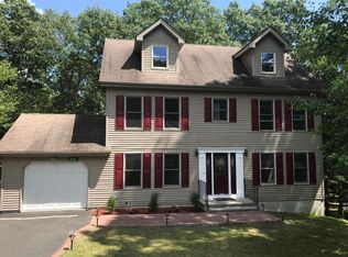 274 Somerset Dr, East Stroudsburg, PA 18301