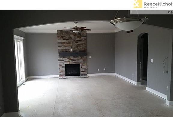 4th image of 8909 N Norton Ave