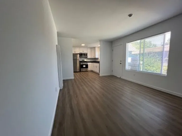 Olof Street Apartments — Photo 23