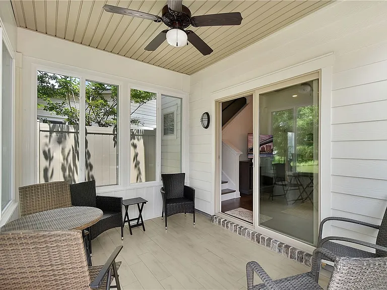 510 Mariners Cir — Photo 15