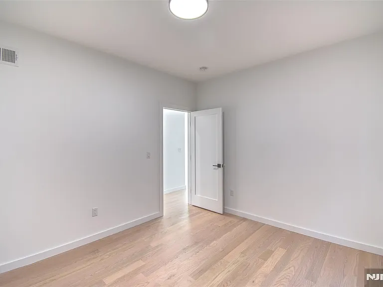 35 Henry Ave #B — Photo 9