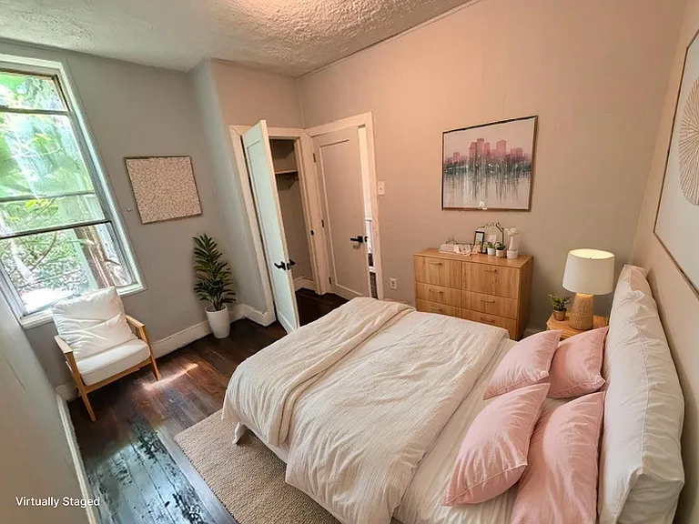 708 E Madison St — Photo 3