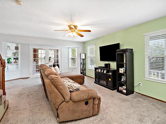 3rd image of 4481 Southview Way Dr