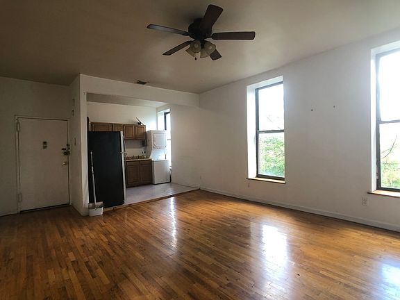 3rd image of 636 Warren St APT 3L