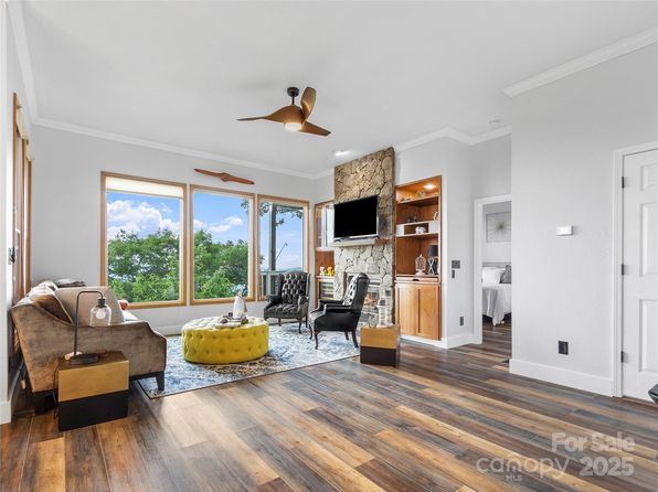 66 Club Villa Ct #D3, Burnsville, NC 28714