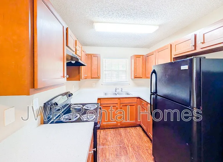 3035 Fitzgerald St — Photo 2