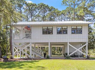 4 Suwannee Ave, Panacea, FL 32346