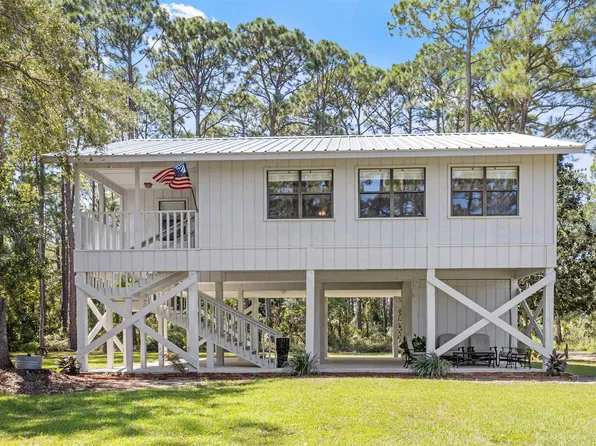 4 Suwannee Ave, Panacea, FL 32346