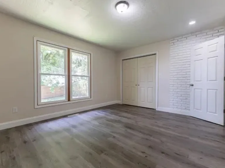 312 E Redwood St — Photo 5