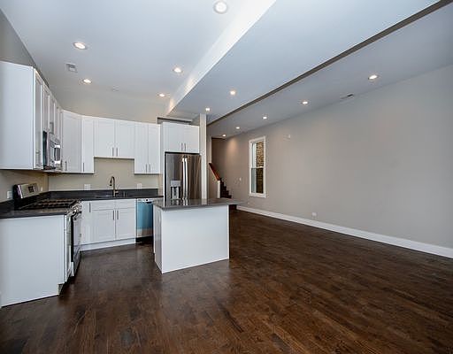 5th image of 751 S California Ave APT 2R