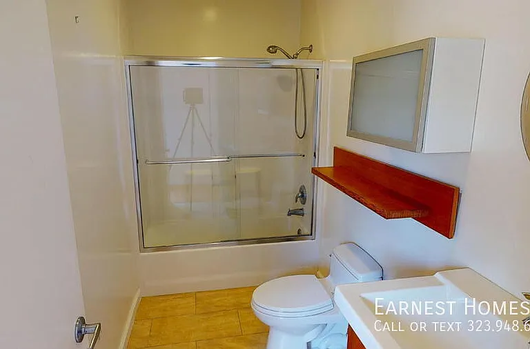 2577 S Bundy Dr — Photo 15