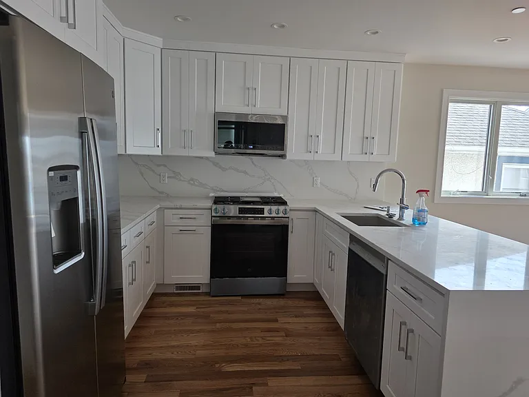 Eat-in-kitchen with stainless steel appliances