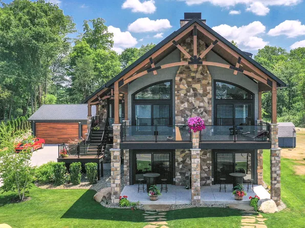 70319 Sunset Blvd, Union, MI 49130