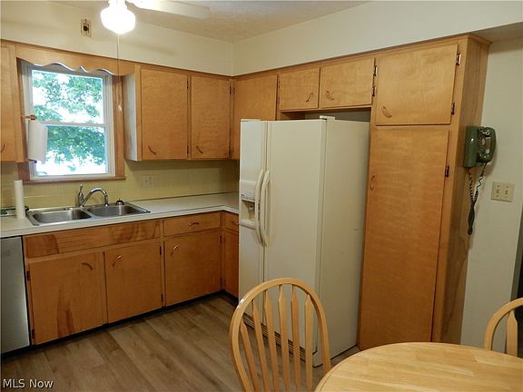 4th image of 729 Wesleyan Ave