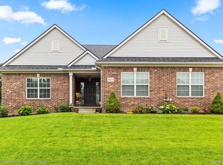 59375 Deer Haven Dr, South Lyon, MI 48178