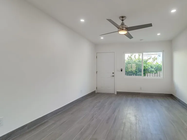 4840 Del Monte Ave #C — Photo 9