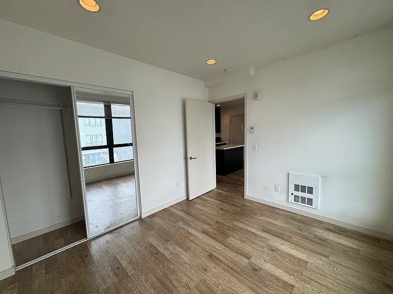 280 Brighton Luxury Apartments — Photo 11