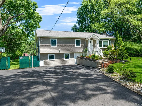 7 Somerset Street, Centereach, NY 11720