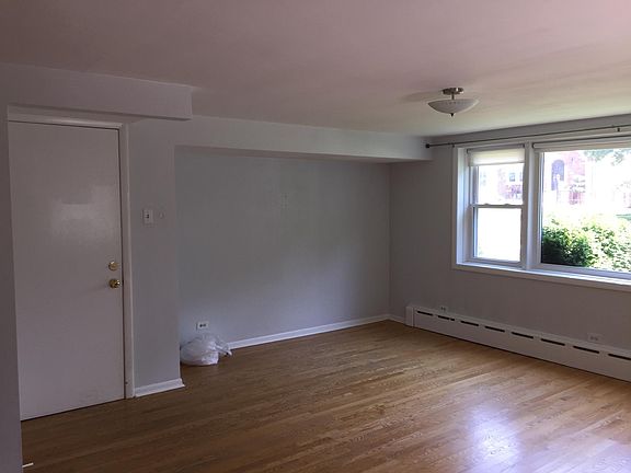 4th image of 4132 N Melvina Ave #B