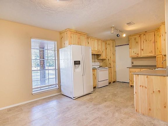 4th image of 11102 Royal Forest Dr