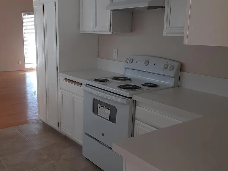 51 Red Rock — Photo 5