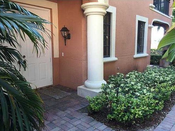 2nd image of 2879 Kinsington Cir