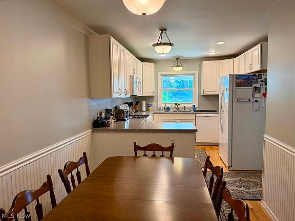 5th image of 126 Longfellow St