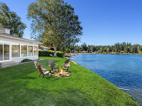 Very private setting with the main house perched just above the shore.