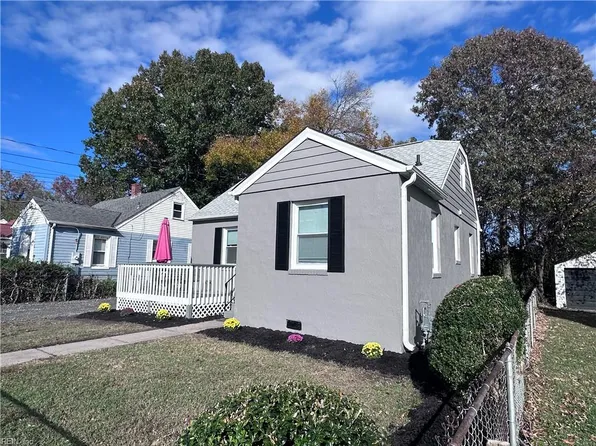 16 Monroe Dr, Hampton, VA 23669