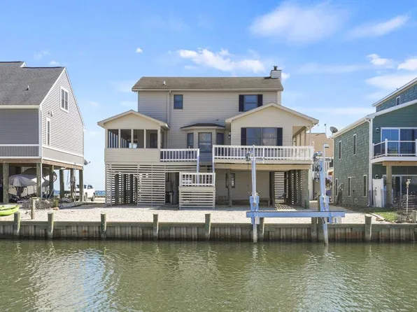 3462 Blackbeard Rd, Greenbackville, VA 23356