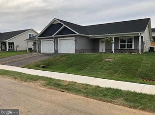 802 Dripping Spring Dr, Hedgesville, WV 25427