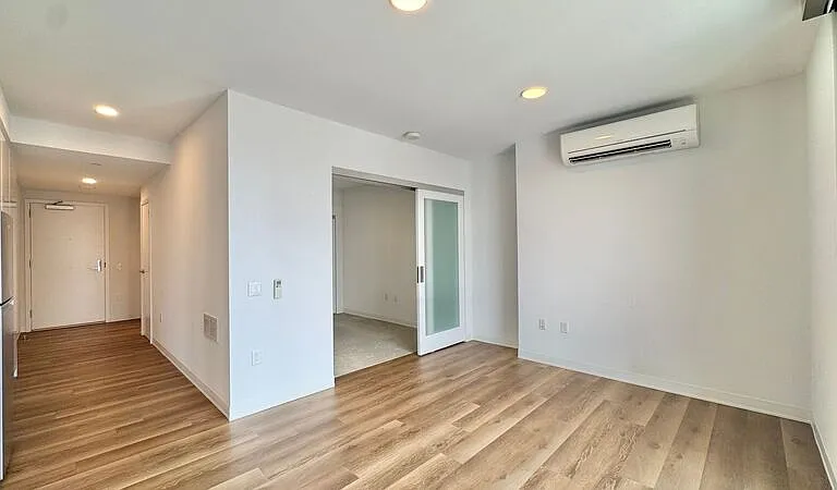 987 Queen St #2511 — Photo 4
