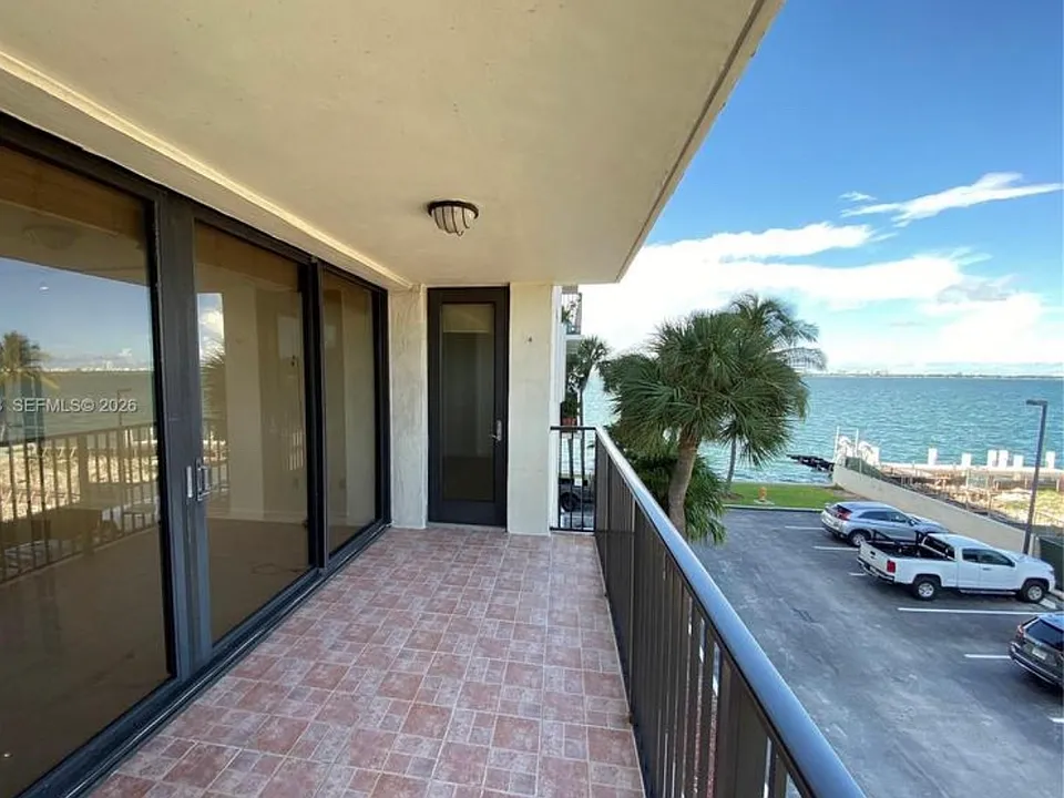 920 N Venetian Dr #A202