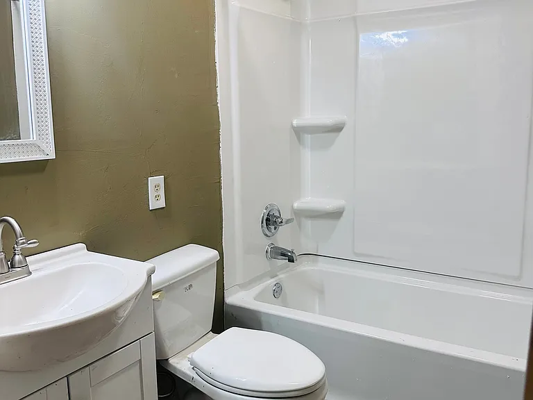 113 Railroad Ave — Photo 5