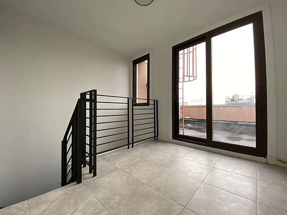 4th image of 28A Lawton St #4A