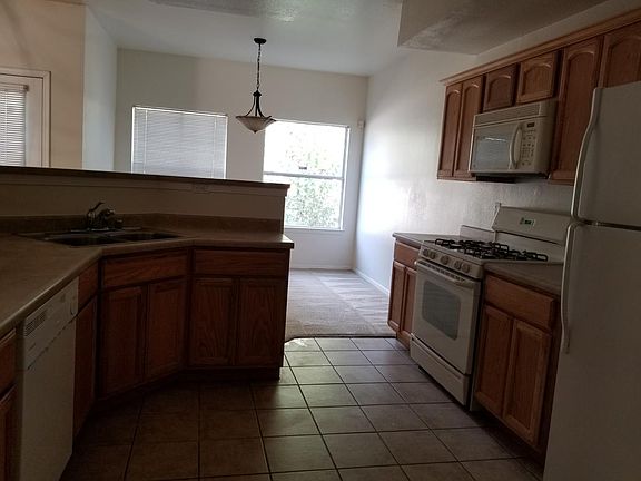 5th image of 702 Arcy St