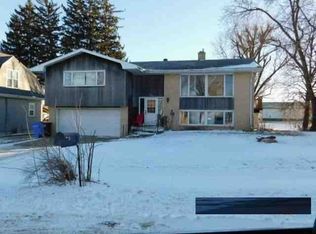 303 E Prospect St, New Hampton, IA 50659