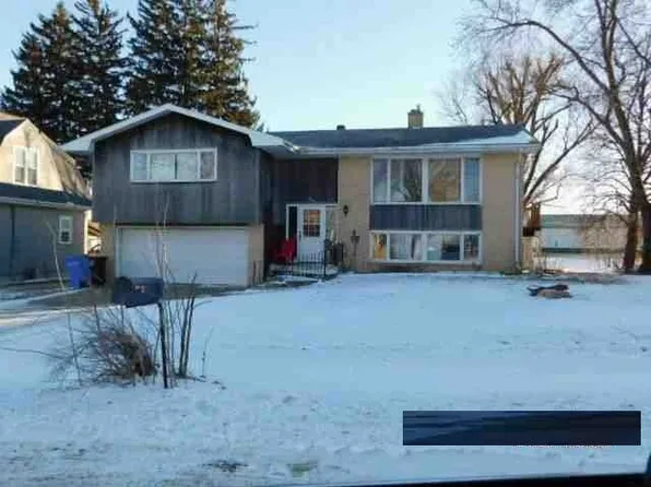 303 E Prospect St, New Hampton, IA 50659