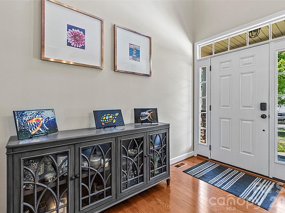 3rd image of 108 Willowbrook Dr