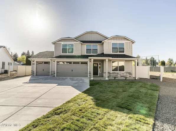 9285 N Secretariat Ln, Hayden, ID 83835