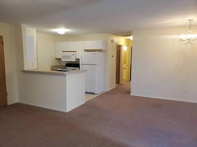 527 Caribou Dr — Photo 2