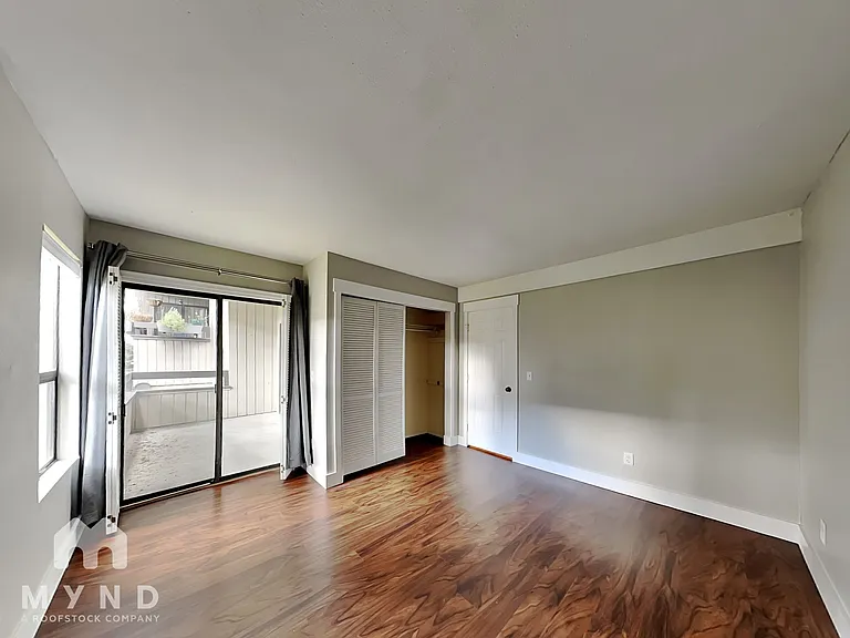 10905 NE 35th Pl #4 — Photo 11
