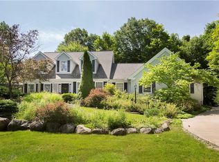 11515 Robin Wood Ln, Chagrin Falls, OH 44023