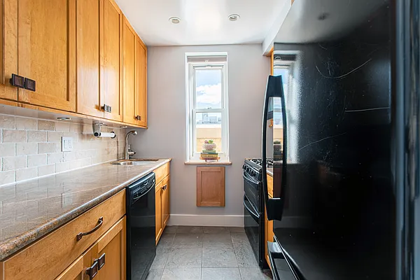 Sold by Compass | media 19