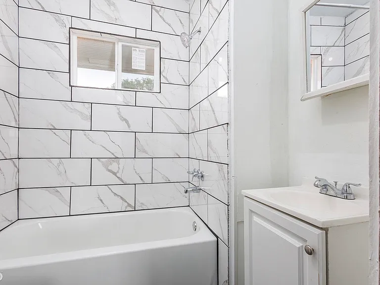 5421 Toledo St — Photo 29