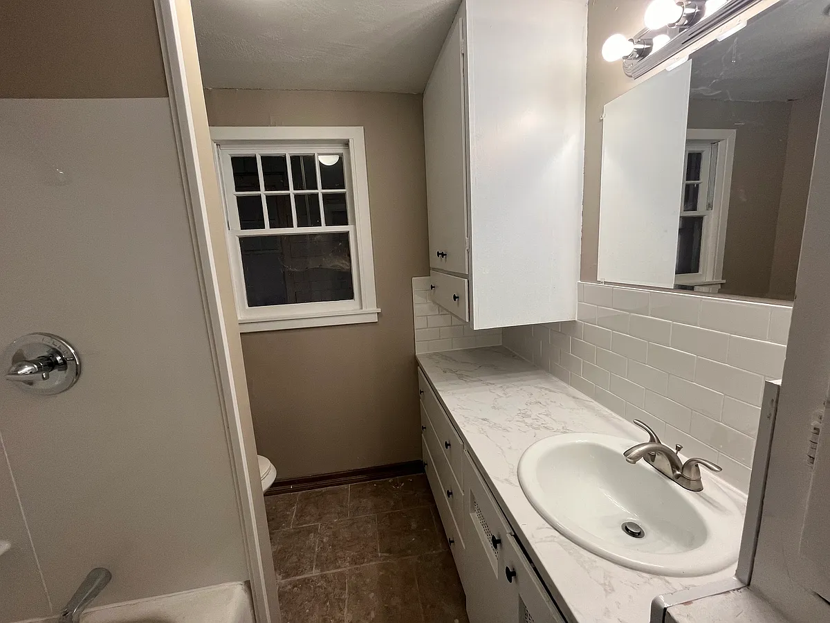 Building Photo - 512 E Sherman Ave #1