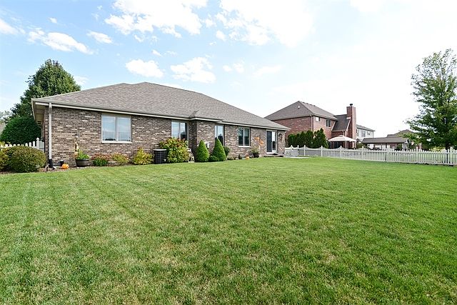 2nd image of 1074 Cherry Ln