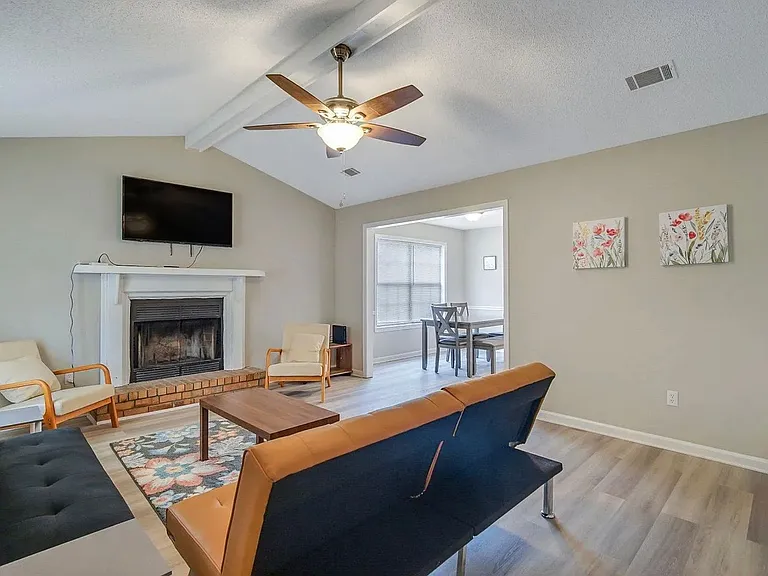 1308 Tower Dr — Photo 4